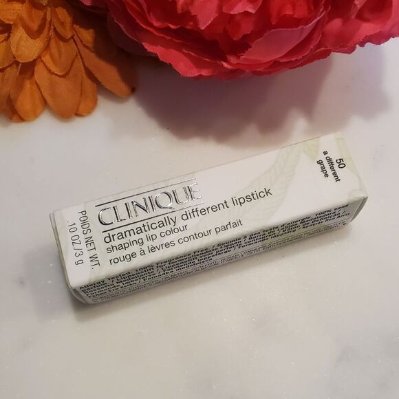 CLINIQUE Dramatically Different Shaping Lip A Different Grape (DEEP BERRY) - Picture 9 of 12